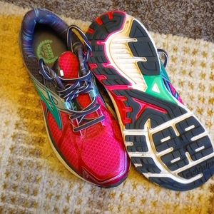 Brooks tennis 👟 shoe, lightly worn. Size 10.